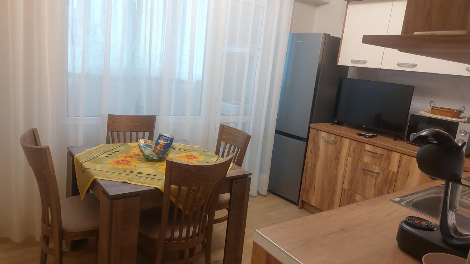 Deni's By The Sea - *