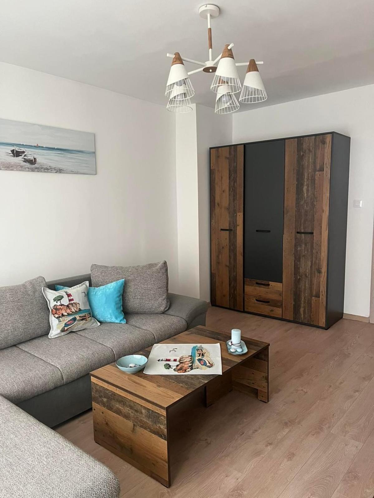 Deni's By The Sea -